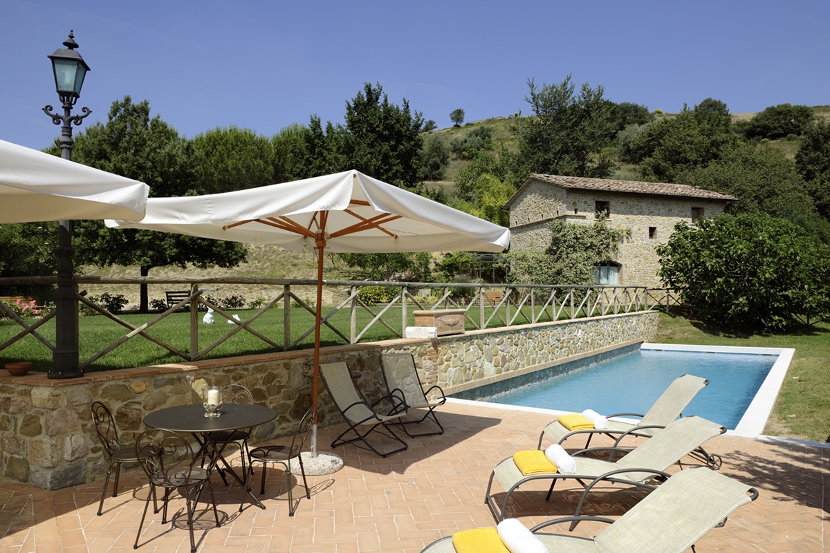 Agriturismo con piscina e solarium in Umbria