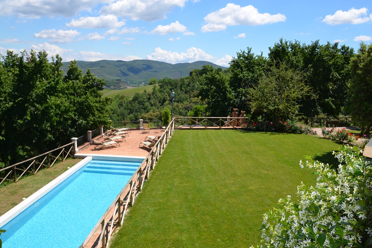 Agriturismo con piscina e solarium in Umbria