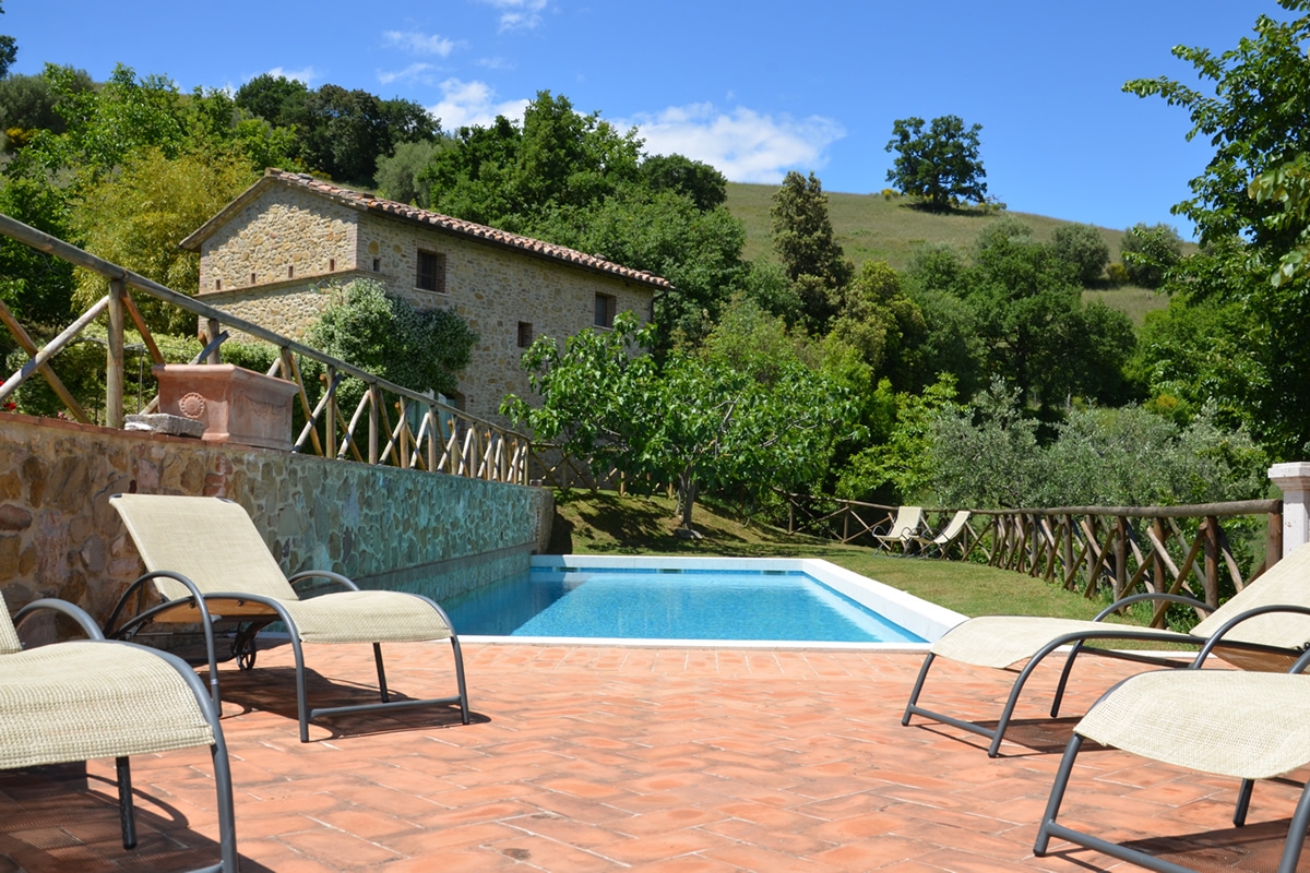 Agriturismo con piscina a Corciano in Umbria